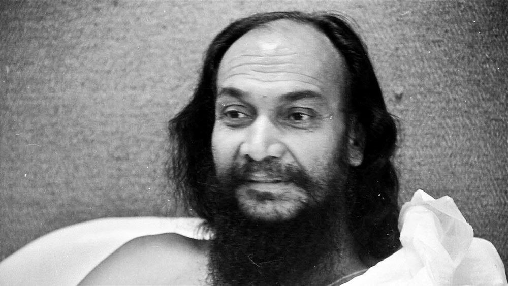 তবে জল্পনা এর বেশি বাড়তে পারেনি। ১৯৮৪ সালে মৃত্যু হয় ইন্দিরার। তার ১০ বছর পর ১৯৯৪ সালে নিজের বিমানে যাওয়ার সময় দুর্ঘটনায় মারা যান ধীরেন্দ্রও। বিহারের এই যোগগুরুর আখ্যান তদবধি রহস্য হয়েই থেকে গিয়েছে।