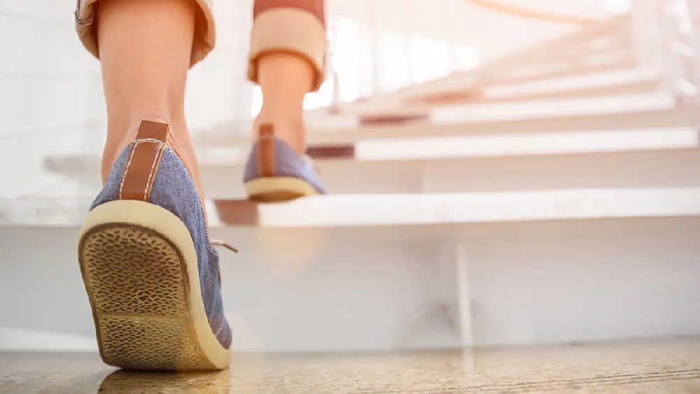 আর্থ্রাইটিস জনিত হাঁটুর ব্যথা সারিয়ে তোলার কোনও ওষুধই এখনও আবিষ্কৃত হয়নি। এর হাত থেকে নিষ্কৃতি পাওয়ার একমাত্র উপায় পেশির শক্তি বাড়ানোর ব্যায়াম করা।