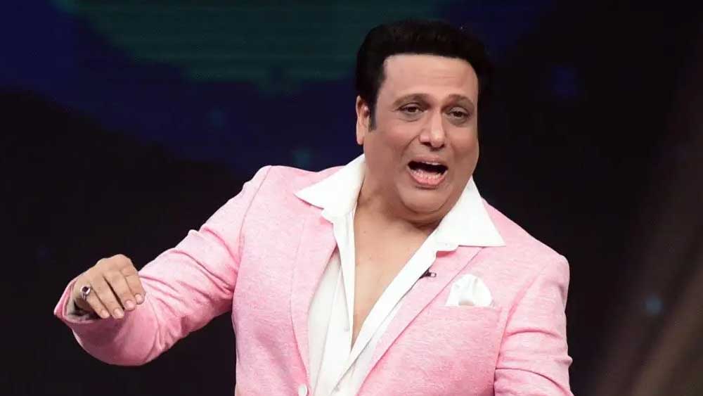 শুধু তা-ই নয়, গোবিন্দ যে অভিনেত্রীর সঙ্গে বেশি সংখ্যক ছবিতে সহ-অভিনেতা হিসাবে কাজ করেছেন, তাঁর সঙ্গেই বিবাহ-বহির্ভূত সম্পর্কে জড়িয়েছেন বলে শোনা যায়।