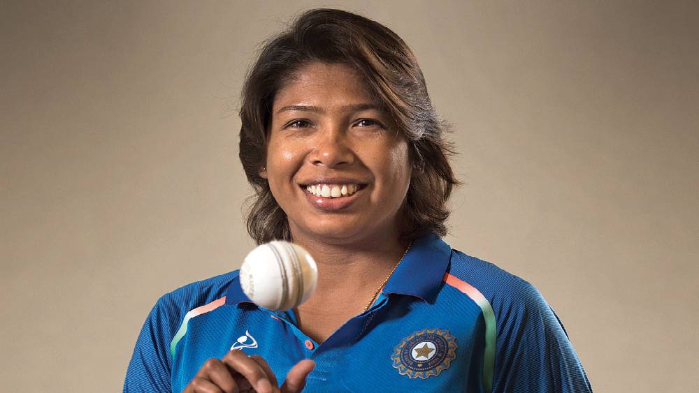 আমি রোজ সকালে উঠে মাঠে দৌড়াতে যাই।