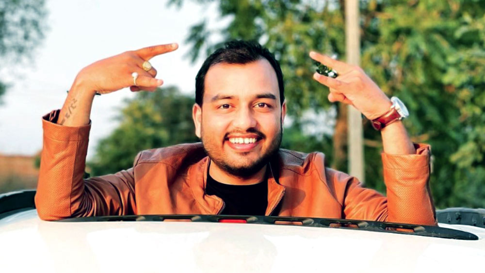 অলকের অ্যাপের সাফল্য দেখে একটি বড় সংস্থা তাঁকে ৭৫ কোটি টাকা দিতে চেয়েছিল। শর্ত, তাদের হয়ে কাজ করতে হবে। যদিও হেলায় সেই প্রস্তাব ফিরিয়ে দেন তিনি।