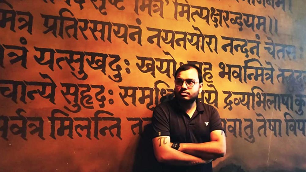 এখন অলকের স্টার্ট আপ সংস্থায় কাজ করেন মোট ১৯ হাজার কর্মী। তার মধ্যে রয়েছেন ৫০০ জন শিক্ষক, ২০০ জন অধ্যাপক এবং ২০০ জন বিভিন্ন বিষয়ের বিশেষজ্ঞ। অ্যাপ সামলাতে কাজ করেন ১০০ জন প্রযুক্তিবিদ।