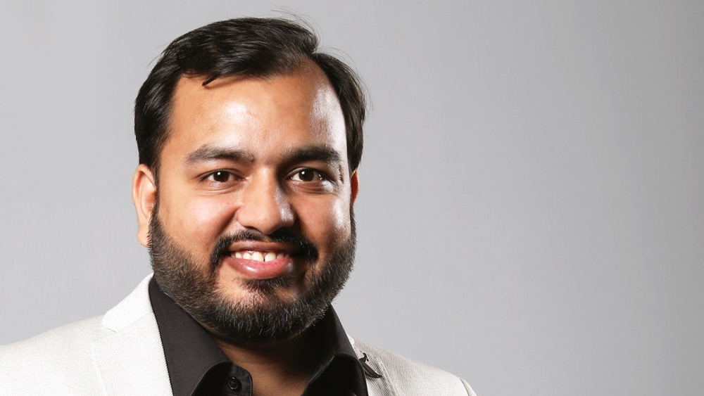 অভাবের তাড়নায় যে ছেলেটির পড়াশোনা অসমাপ্ত থেকে গিয়েছিল, তিনি এখন ভারতের অন্যতম ‘ইউনিকর্ন’ চালান। অর্থাৎ, সংস্থার আর্থিক মূল্য ১০০ কোটি টাকার বেশি। গৃহশিক্ষক থেকে সংস্থার সিইও, অলকের সফর অনুপ্রেরণা দেবে অন্যদেরও।