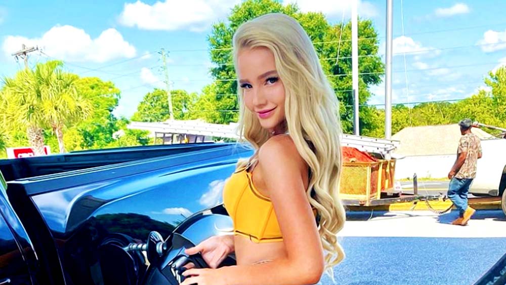 কম বয়স থেকেই মডেলিংয়ের দিকে ঝোঁক। রূপটান করা বা কেতাদুরস্ত পোশাক গায়ে চাপানোরও শখ ছিল। কিন্তু, টানাটানির সংসারে সে সব স্বপ্ন দেখাও বাহুল্য মনে হত লিনসের। তাই স্বপ্নপূরণের লক্ষ্যে শহরবদলের চিন্তা শুরু হয়েছিল।