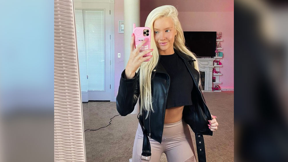 মা-বাবার পাশাপাশি নিজের জীবনকেও প্রায় গুছিয়ে ফেলেছেন ২১-এ পা রাখা এই মডেল। সাতটি বাড়ি ছাড়াও বিলাসের যাবতীয় সামগ্রী রয়েছে লিনসের কাছে। সম্প্রতি ‘ওজ’ নামে একটি ঘোড়াও কিনেছেন তিনি।