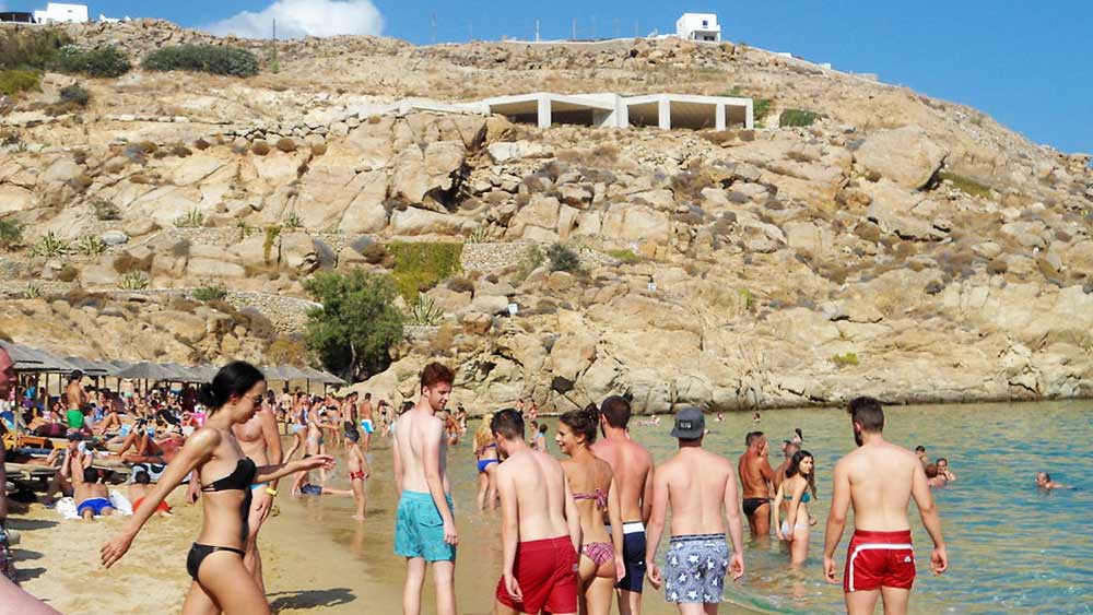 এলজিবিটি-কিউ-এর কাছে অত্যন্ত পছন্দের হল গ্রিসের এই সৈকত। 