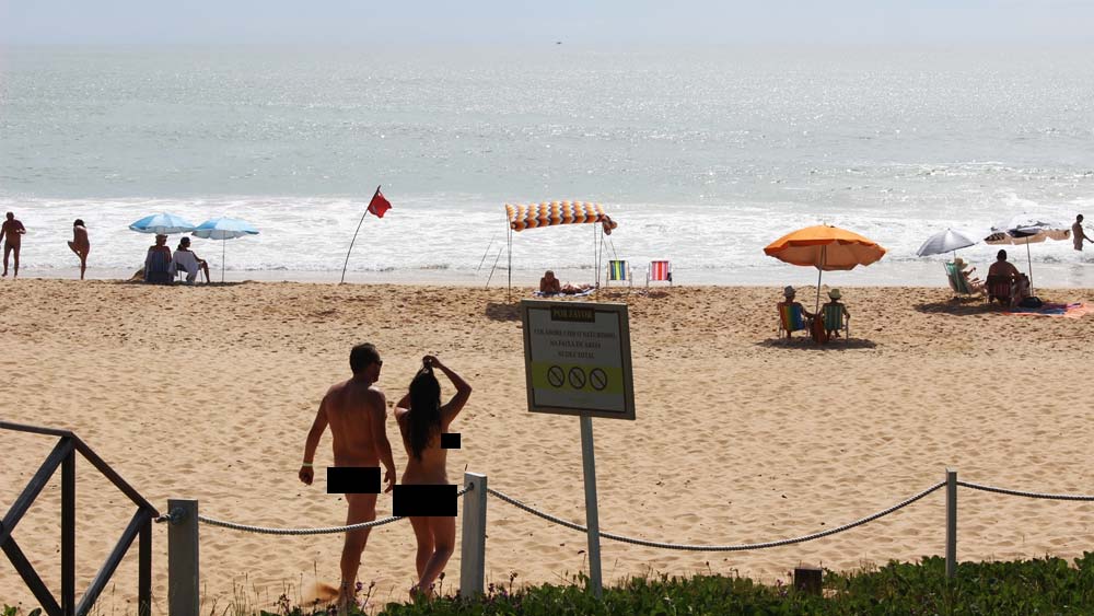 দক্ষিণ আমেরিকায় সেরা নগ্ন সৈকতের দাবিদার রাখে প্রাইয়া দো পিনহো। 