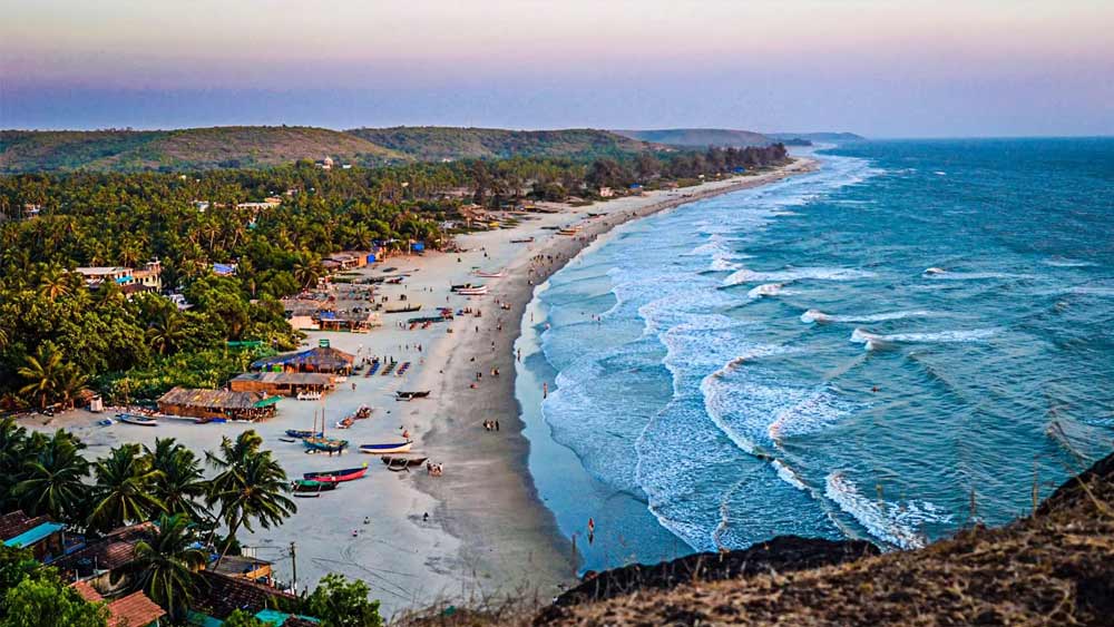  অপরূপ সৈকতগুলির মধ্যে অন্যতম গোয়ার আরামবোল বিচ। 