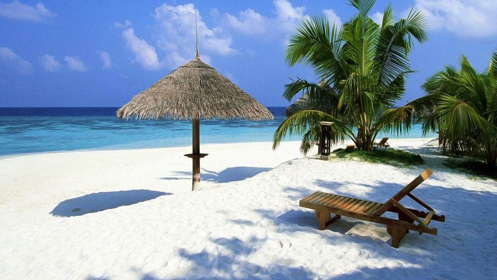 প্রকৃতির কোলে রোদের আদর গায়ে মাখতে চাইলে যেতে পারেন কেরালার মারারি সৈকতে।