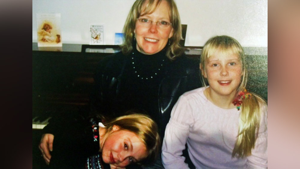 স্ট্যান যা বলতেন, রুথও সেটাকেই বাস্তব বলে মেনে নিতেন। স্ট্যান অবশ্য বেশি দিন বেঁচে থাকেননি। ক্যান্সার ধরা পড়ায় রুথও শেষ জীবনে পলিনের কাছে এসে থাকেন। ওয়ারেনের সঙ্গেও দেখা করেছিলেন পলিন, ভেবেছিলেন তাঁকে সব জানাবেন। কিন্তু তিনি আবার মদ্যপান শুরু করেছিলেন, এম্ফিসেমা রোগেও ভুগছিলেন ওয়ারেন। তাই পলিন তাঁকে আর কিছু বলেননি।