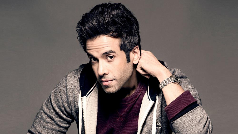 ‘গোলমাল’ ছবিতে লাকির চরিত্রে অভিনয় করে সেই সময় দর্শকদের মন কেড়েছিলেন তুষার কপূর। কর্ণের এই অনুষ্ঠানে অতিথি হয়ে এসেছিলেন তুষার।