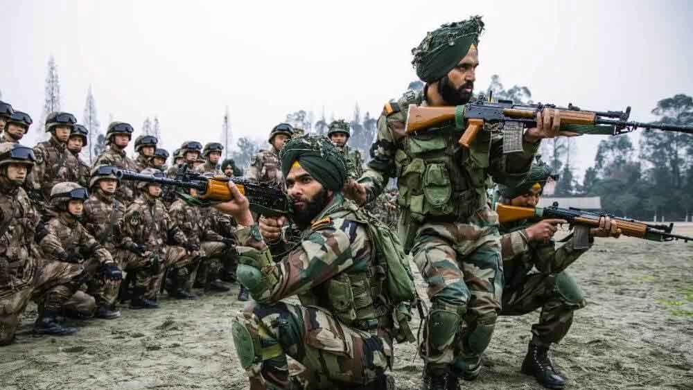 প্রতিরক্ষা মন্ত্রী রাজনাথ সিংহ জানিয়েছেন, কেন্দ্রীয় মন্ত্রিসভার নিরাপত্তা বিষয়ক কমিটির বৈঠকে ছাড়পত্র পেয়েছে ‘অগ্নিপথ’ প্রকল্প। এই প্রকল্পে প্রাথমিক পর্যায়ে চার বছরের জন্য নিয়োগ করা হবে অগ্নিবীরদের।