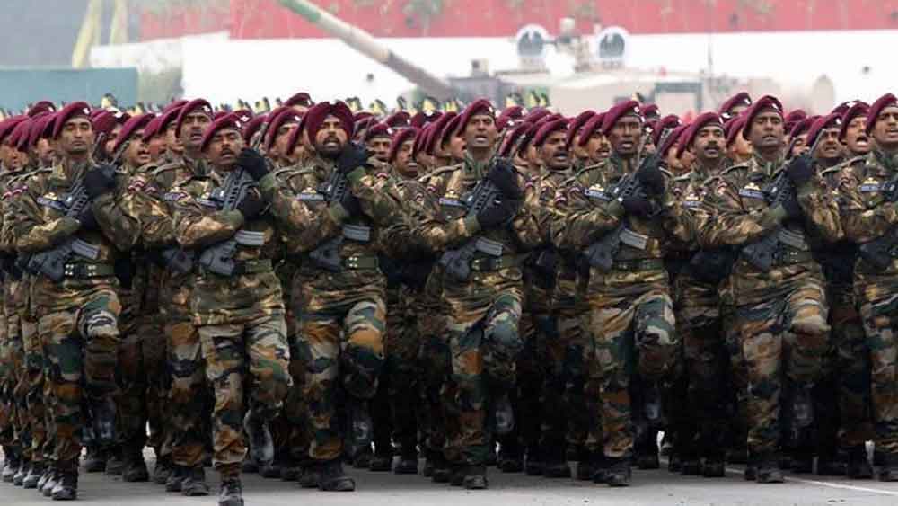 কর্তব্যরত অবস্থায় কোনও অগ্নিবীর আহত বা নিহত হলে তিনি বা তাঁর পরিবার ভারতীয় সশস্ত্র বাহিনীর এক জন সদস্যের সমান ক্ষতিপূরণ, ভাতা ও সুযোগ-সুবিধা পাবেন। পাবেন, বিনামূল্যে ৪৮ লক্ষ টাকার জীবনবিমাও।