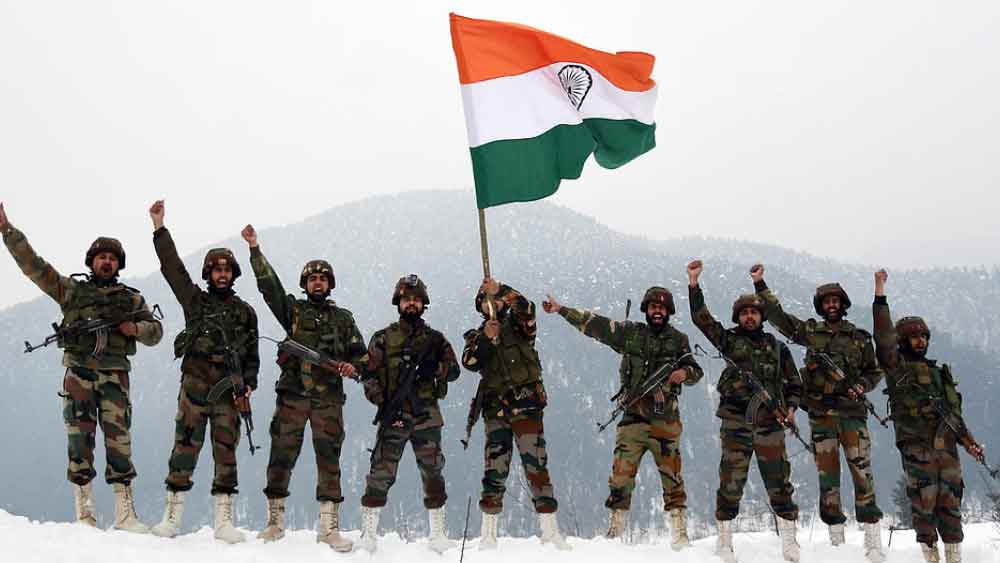 বর্তমানে ভারতীয় সেনার গড় বয়স ৩২। অগ্নিবীর নিয়োগ শুরুর ৬-৭ বছরের মধ্যে তা ২৬-এ নেমে আসবে বলে প্রতিরক্ষা মন্ত্রকের হিসাব। এই ‘নতুন রক্তে’ ভারতীয় সশস্ত্র বাহিনীর যুদ্ধ-ক্ষমতা বাড়বে বলে সামরিক পর্যবেক্ষকদের একাংশের দাবি।