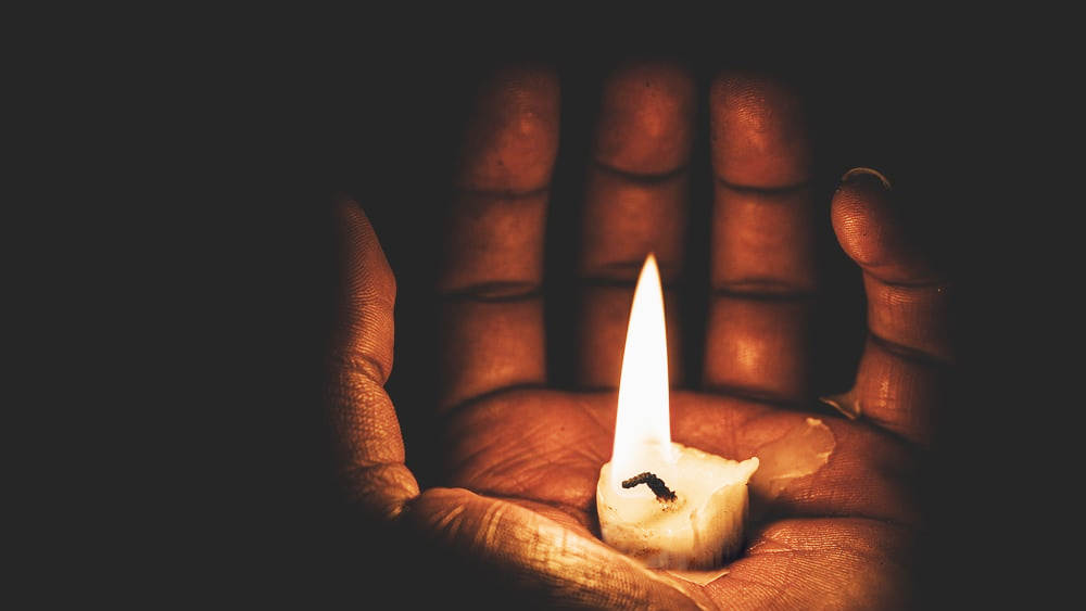 মুর পরিবারে ছিলেন মোট ছয় জন সদস্য। মুর পরিবারের কর্তা হোসে বি মুর (৪৩), কর্ত্রী সারা মুর (৩৯) এবং তাঁদের চার সন্তান হারম্যান মন্টগোমারি মুর (১১), মেরি ক্যাথরিন মুর (১০), আর্থার বয়েড মুর (৭) এবং পল ভার্নন মুর (৫)।