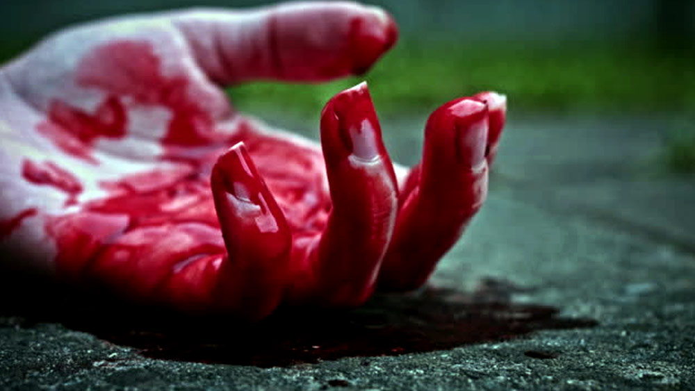 রস বা়ড়ির ভিতরে প্রবেশ করে সামনের ঘরে বাড়িতে আসা দুই অতিথি ইনা এবং লেনা-র মৃতদেহ দেখতে পান। রস সঙ্গে সঙ্গে পেকহ্যামকে ভিলিস্কার শান্তি অফিসার হেনরি হর্টনকে ডেকে নিয়ে আসতে বলেন।