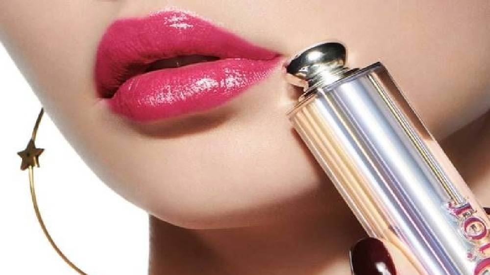 কথায় আছে বয়স নিয়ে মেয়েদের প্রশ্ন করতে নেই। কিন্তু কিছু মহিলা আছেন যাঁদের দেখে বয়স নিয়ে প্রশ্ন না করে পারা যায় না।