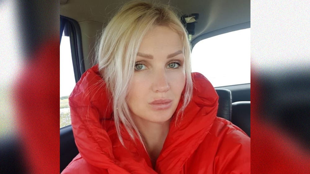 রাশিয়ান কিশোরী অ্যানাস্তেসিয়া শিপিলোভার ক্ষেত্রেও ব্যাপারটা একই রকম। অ্যানাস্তেসিয়া যখন তাঁর ৪৫ বছর বয়সি মায়ের সঙ্গে নিজের ছবি টুইটারে শেয়ার করেন তখন অনেকে অবাক হয়ে যান তাঁর সৌন্দর্য দেখে।