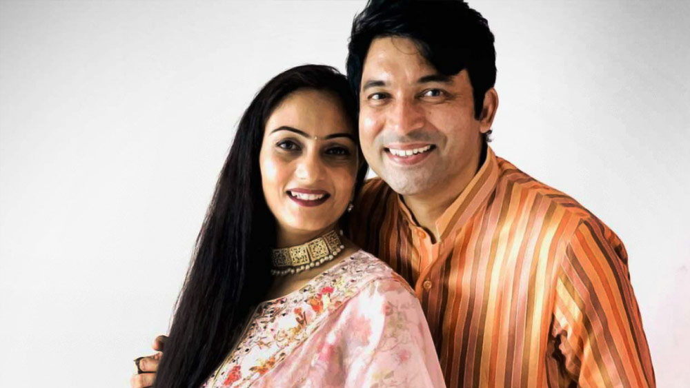 তাঁর স্ত্রী নন্দিনী খন্না ক্যামেরার সামনে প্রথম আসেন কপিলের বিয়ের সময়। চন্দনও মাঝেমাঝে নন্দিনী ও তাঁর মেয়ের ছবি ভাগ করে নেন। 