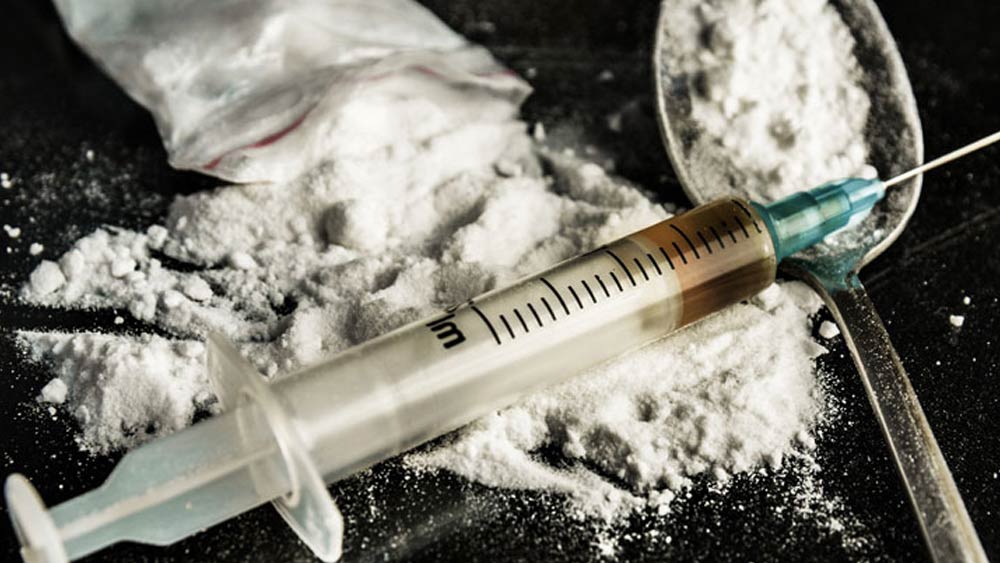 এমনকি অভিযুক্ত সারা নির্যাতিতকে মাদক প্রয়োগ করে আচ্ছন্ন রাখতেন বলেও অভিযোগ।