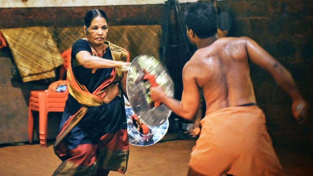 পঞ্চদশ শতকের পর কলারিপায়াত্তুরের চল ক্রমশ কমতে থাকে। পর্তুগিজরা ভারতে আসার পর নতুন নতুন অস্ত্র আসে। তখন প্রাচীন এই অস্ত্র প্রশিক্ষণ শিক্ষার চাহিদা কমে যায়।