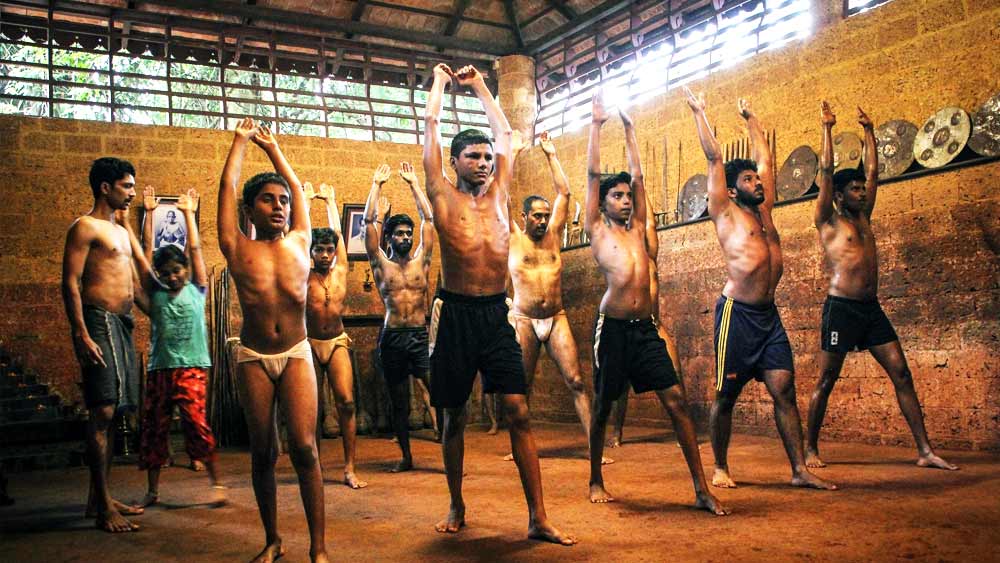 মীনাক্ষী আম্মার দৌলতে দক্ষিণ কেরলে আবার ফিরছে কলারিপায়াত্তুর। বহু পরিবার তাদের মেয়েদের নিয়ে চলে আসছেন মীনাক্ষীর আখড়ায়।