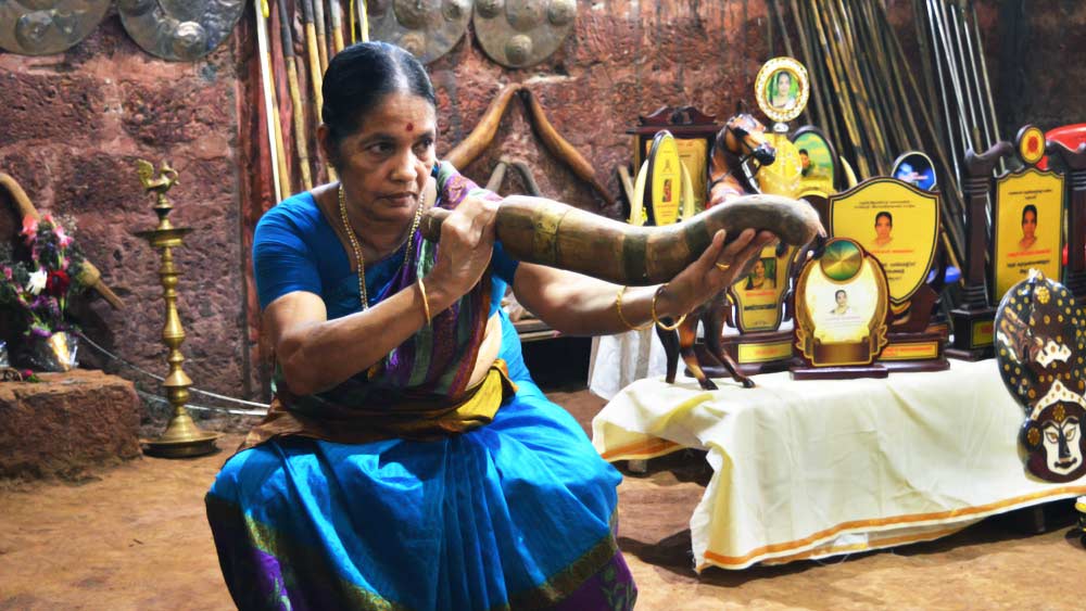 পোশাকি নাম ‘কলারিপায়াত্তুর’। আদতে ভারতীয় মার্শাল আর্ট। দক্ষিণ ভারতের প্রাচীন এই খেলা আত্মরক্ষার প্রশিক্ষণ। 