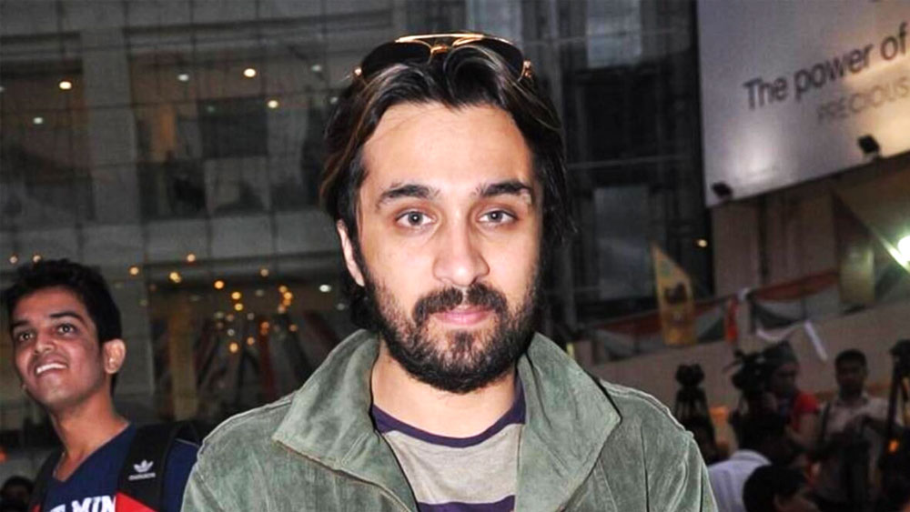 ভাইজান কথাটি মজার ছলে বললেও এর প্রকাশ ঘটে অন্য ভাবে। শক্তি কপূরের ছেলে সিদ্ধান্তকে প্রথম বার বড় পর্দায় নিয়ে আসবেন বলে প্রতিশ্রুতি দিয়েছিলেন সলমন।