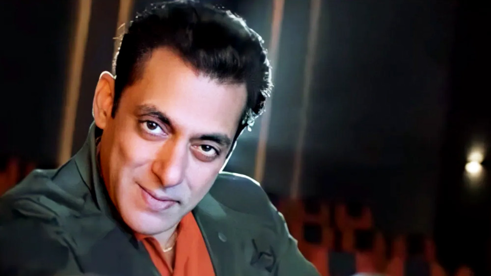 কিন্তু ভাইজান এই প্রসঙ্গে পরবর্তীতে কোনও উচ্চবাচ্যই করেননি। অনেকে মনে করেন, সলমন হয়তো এ ভাবেই প্রতিশোধ নিয়েছেন।