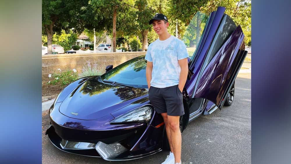 ফেরারি, অডি, ম্যাকলরেন প্রভৃতি ব্র্যান্ডের বিলাসবহুল গাড়ি সংগ্রহ করার শখ রয়েছে তার। যদিও ডোনাল্ড এখনও ‘ড্রাইভিং লাইসেন্স’ পায়নি। কারণ ক্যালিফোর্নিয়ার আইন অনুযায়ী, ১৬ বছর বয়স হলেই লাইসেন্স পাওয়া যায়।