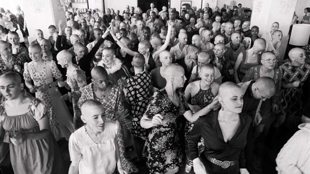 সিনানন: চার্লস ডেডেরিচ নামে এক ব্যক্তি ১৯৫৮ সালে আমেরিকার ক্যালিফোর্নিয়ার সান্তা মনিকাতে সিনানন নামে একটি বিশেষ গোষ্ঠী শুরু করেন। বিশেষ বিশ্বাস মেনে চলা গোষ্ঠী হিসাবে বিবেচিত হলেও সিনানন প্রথমে মাদক পুনর্বাসন কেন্দ্র হিসাবে শুরু হয়েছিল।