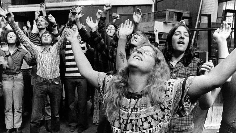 ডেভিড যিশু খ্রিস্টের আদর্শের সঙ্গে ১৯৬০-এর দশকের অবাধ প্রেমের তত্ত্বকে এক করে এমন এক মতাদর্শের প্রবর্তন করেন যা তরুণ-তরুণীদের আকৃষ্ট করেছিল।