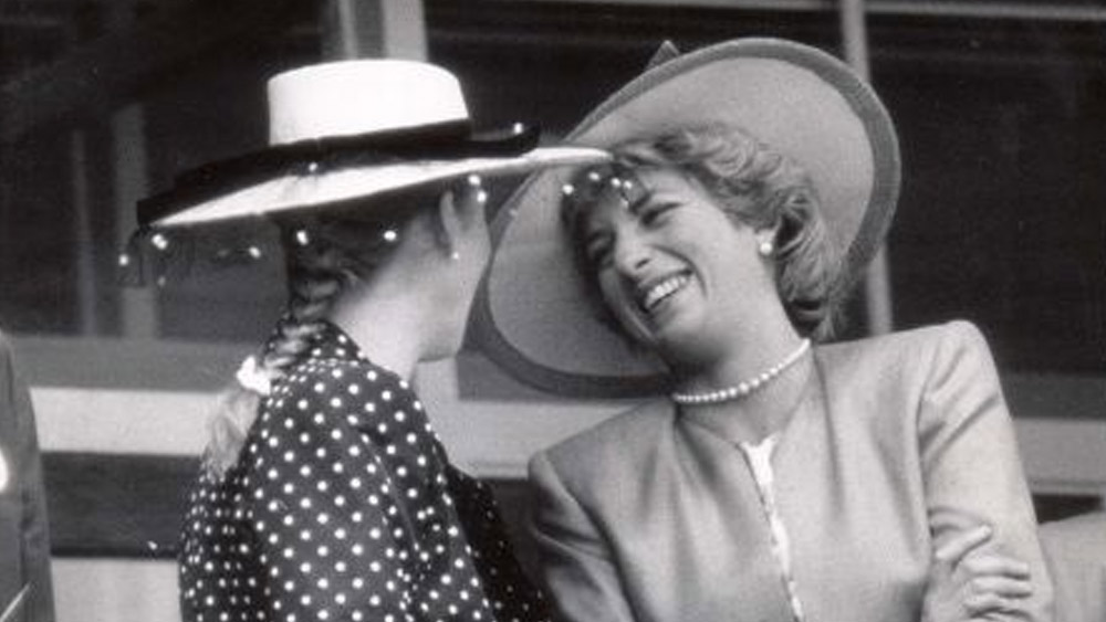 অ্যান এই গোষ্ঠীর সদস্যদের ২৮ জন সন্তানকে দত্তক নেন এবং অন্য সদস্যদেরও তাঁদের সন্তানদের দত্তক দেওয়ার জন্য চাপ দিতে থাকেন।