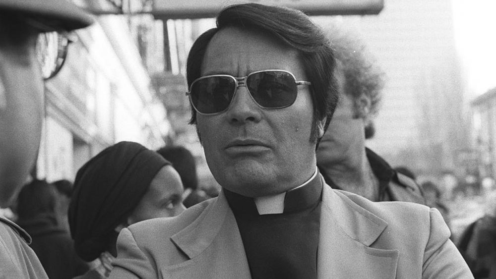 পিপলস টেম্পল: ১৯৫০-এর দশকে জিম জোনস নামে এক ব্যক্তি ‘পিপলস টেম্পল’ নামে এই গির্জা তৈরি করেন। তিনি দাবি করেন, খ্রিস্টান ধর্মের মূল তত্ত্বের সঙ্গে সমাজতন্ত্র এবং সমতা প্রচার করাই এই গির্জার প্রধান লক্ষ্য।