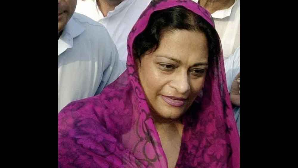  বুশরা বিবির মতোই স্বামীর থেকে ঢের বেশি সম্পত্তির মালকিন পাকিস্তানের বর্তমান প্রধানমন্ত্রী শাহবাজ শরিফের স্ত্রী নুসরত শাহবাজ।