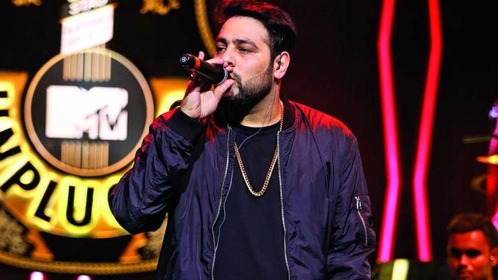 সূত্রের খবর, এক একটি গান গাইতে অরিজিৎ এবং নেহার থেকেও বেশি পারিশ্রমিক নেন বাদশা। গান পিছু বাদশা নাকি পারিশ্রমিক নেন প্রায় ২০ লক্ষ টাকা৷