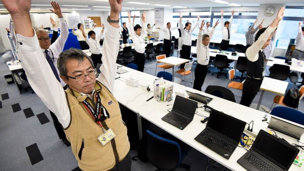 মেটাবো আইন চালু হওয়ায় ‘মাটসুশিটা’ নামের একটি সংস্থা তাদের কর্মী, কর্মীদের পরিবারের সদস্য এমনকি তাদের প্রাক্তন কর্মীদেরও এই প্রকল্পের আওতায় রেখেছে।