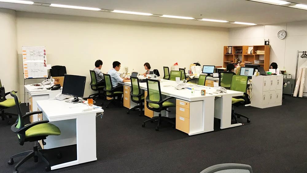 আবার কম্পিউটার উৎপাদনকারী এক সংস্থাকে নির্দেশ না মানার কারণে ১.৯ কোটি ডলার জরিমানাও দিতে হয়েছে।