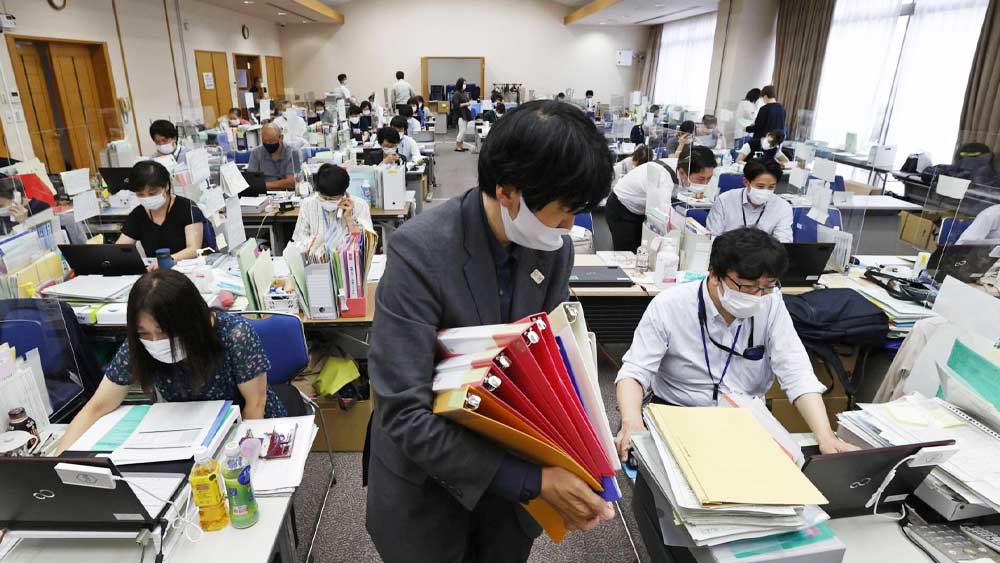 এই কঠোর আইন চালু হওয়ার ফলে জাপানের সকলে স্বাস্থ্যের দিকে নজর দিয়েছেন। তবে বিশেষজ্ঞরা মনে করছেন, আমেরিকাতে এ রকম আইন চালু করা বেশি প্রয়োজন।