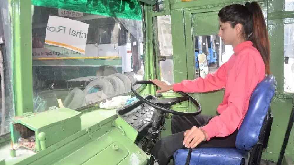 হিমাচল প্রদেশের হামিরপুরের বাসিন্দা ন্যান্সি নুরপুর সিভিল হাসপাতালের অ্যাম্বুল্যান্স পরিষেবাতে যোগ দেন। হিমাচল রোড ট্রান্সপোর্ট কর্পোরেশন (এইচআরটিসি)-এর স্কুলে গাড়ি চালানোর প্রশিক্ষণ পান তিনি। হাসপাতালের অ্যাম্বুল্যান্স চালাতে পেরে তাঁর অনেক দিনের ইচ্ছেপূরণ হয়েছিল বলেও সংবাদমাধ্যমকে জানিয়েছিলেন ন্যান্সি। 