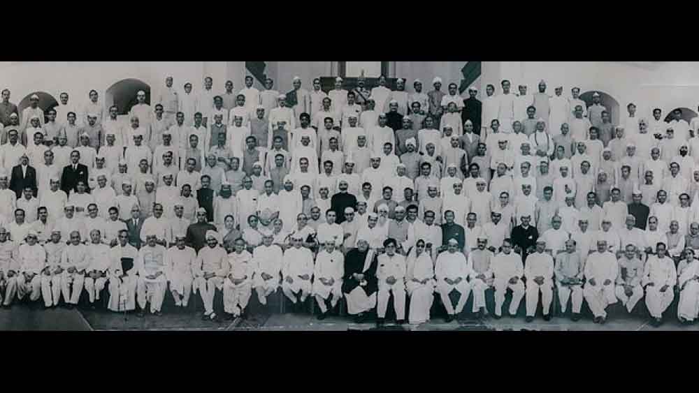 প্রথম সাধারণ নির্বাচনের পর ১৯৫২ সালে লোকসভা গঠিত হয়। সে বছরই সংবিধান মেনে নির্বাচিত জনপ্রতিনিধিদের ভোটে রাষ্ট্রপতি নির্বাচিত হন রাজেন্দ্রপ্রসাদ। সেই ভোটে ছিলেন মোট পাঁচ প্রতিদ্বন্দ্বী। তার মধ্যে ছিলেন এক বাঙালি, কৃষ্ণকুমার চট্টোপাধ্যায়।