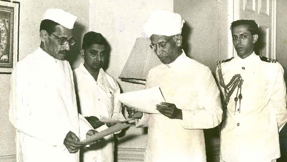 পাঁচ বছর পরে ১৯৫৭ সালের রাষ্ট্রপতি ভোটের সময় কংগ্রেস সমর্থিত প্রার্থী হিসাবে রাধাকৃষ্ণণের নাম নিয়ে জল্পনা শুরু হয়েছিল। প্রধানমন্ত্রী নেহরুও সে সময় তাঁকেই চেয়েছিলেন বলে কংগ্রেসের অন্দর থেকে খবর ভেসে এসেছিল। 