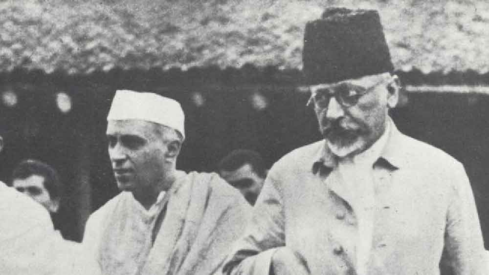 মৌলানা আবুল কালাম আজাদের পরামর্শে নেহরু শেষ পর্যন্ত রাজেন্দ্রপ্রসাদকেই রাষ্ট্রপতি করার পক্ষে মত দেন। ক্ষুব্ধ রাধাকৃষ্ণণ সে সময় ইস্তফা দিতে চেয়েছিলেন। কিন্তু নেহরু বুঝিয়ে তাঁকে উপরাষ্ট্রপতি নির্বাচনে প্রার্থী হতে রাজি করান।