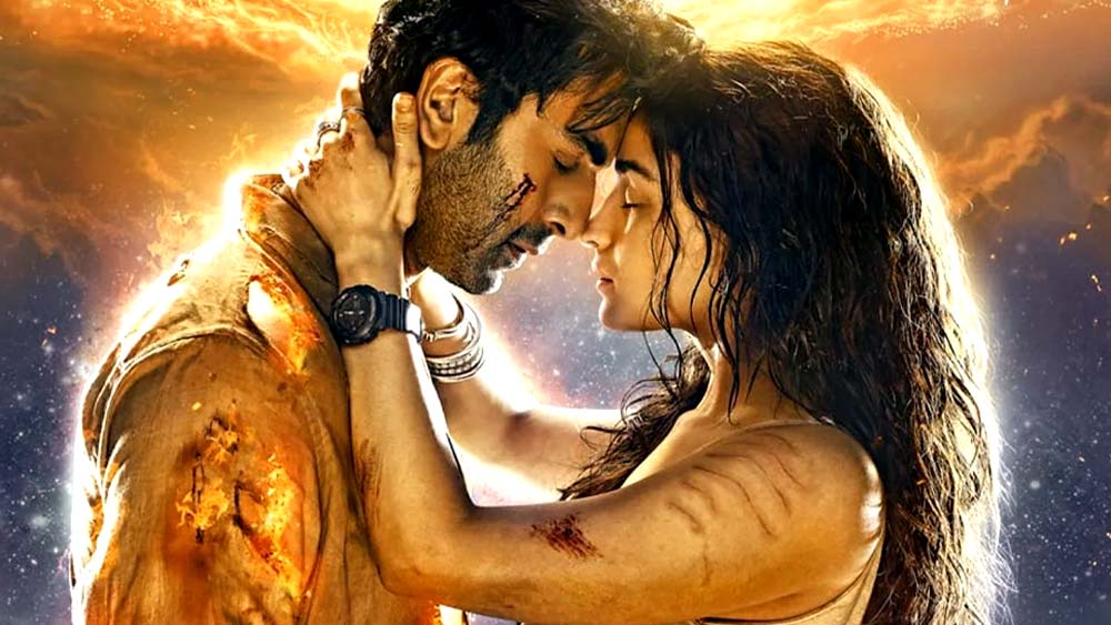 সম্প্রতি রণলিয়া তাঁদের জীবনের এক নতুন অধ্যায় শুরু করেছেন এবং এই জুটি অভিনীত ‘ব্রহ্মাস্ত্র’ ছবিটি দীর্ঘ অপেক্ষার পর মুক্তি পেতে চলেছে বড় পর্দায়।