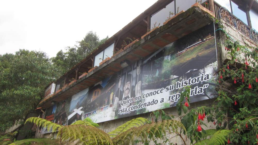 দুই ব্যাগের মধ্যে থাকা প্রায় কুড়ি লক্ষ ডলার পুড়িয়ে দেন মেয়েকে শীতের হাত থেকে বাঁচাতে। পরিবার ছেড়ে থাকতে ভয় পেতেন এস্কোবার। 