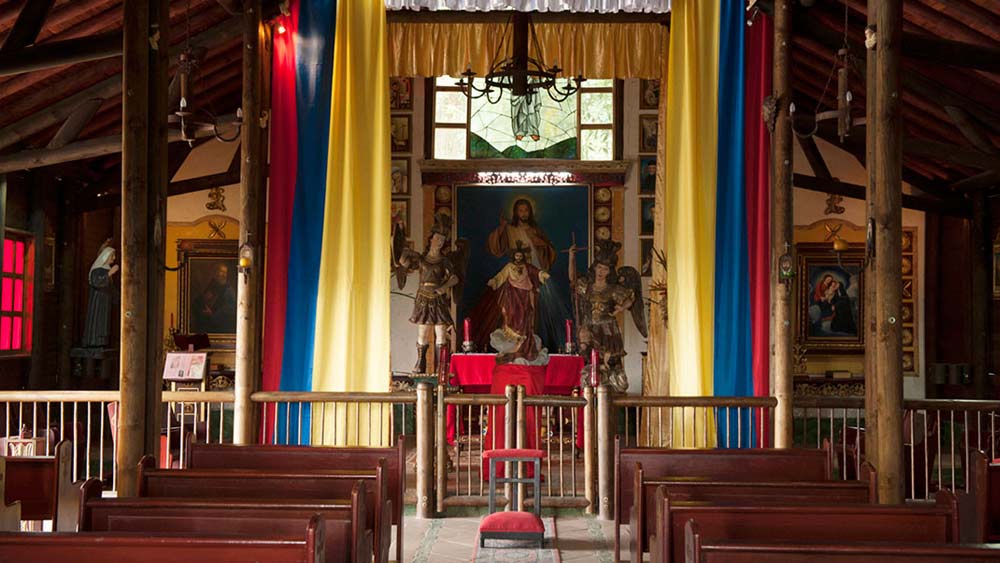 ১৯৯২ সালে কলম্বিয়ান বাহিনী জেলটি ঘিরে ফেলে এবং তাঁকে আত্মসমর্পণ করতে বলে। 