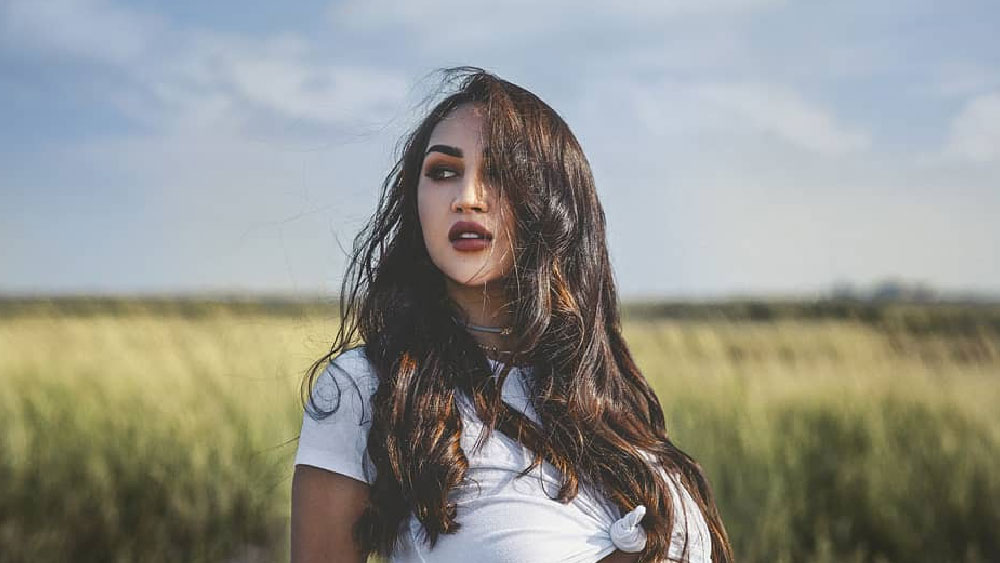 যুদ্ধবিধ্বস্ত ইউক্রেনের এক মডেলের কাছে অনবরত এসেই চলেছে বিয়ের প্রস্তাব। পাণিপ্রার্থীদের মধ্যে ব্রাজিল, আমেরিকা, ইউরোপ, আরব, স্পেনের পুরুষেরা তো আছেনই জনা কয়েক রাশিয়ান থাকলেও তিনি অবাক হবেন না।