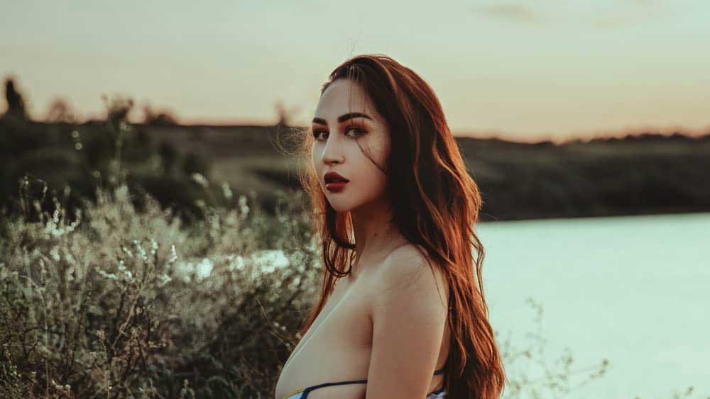 ‘ওনলি ফ্যানস’-এর মতো চাঁদার বিনিময়ে সদস্য হওয়া যায় যে সমস্ত প্রাপ্তবয়স্ক ওয়েবসাইটে, সেখানে নিজের ছবি এবং ভিডিয়ো পোস্ট করেন এই ইউক্রেনীয় মডেল। 