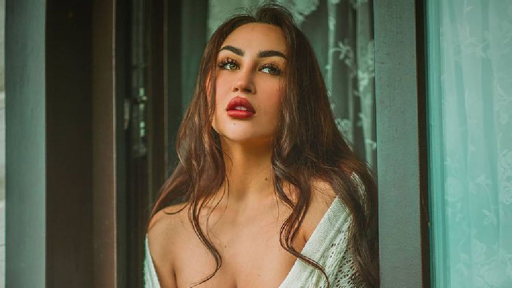 শারীরিক কারণেই নিজের স্তনের আকৃতি বদলাতে চান লুইসা। কারণ প্রায়শই এর জন্য অসুবিধায় পড়তে হয় তাঁকে। পোশাক বেছে নেওয়ার অসুবিধার পাশাপাশি, শারীরিক কসরত করার সময়ও অসুবিধায় পড়তে হয় তাঁকে। 