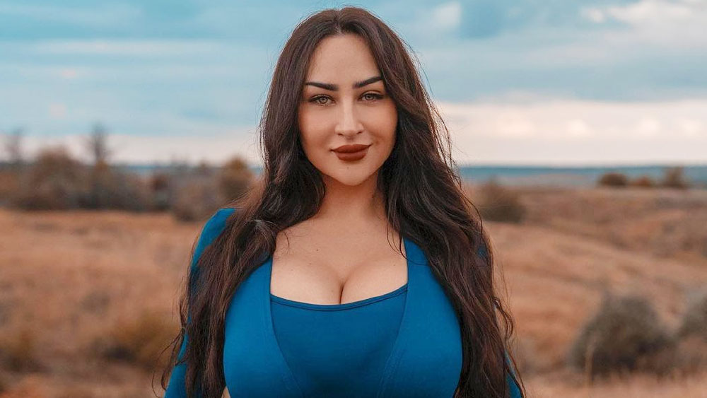 বস্তুত, এই পরিস্থিতিতে নিজের দেশ ইউক্রেন ছেড়ে যেতেই চান না বলে জানিয়েছেন লুইসা। তিনি বলেছেন, সামান্য হলেও তিনি নিজের উপার্জন দিয়ে দেশকে যে টুকু সাহায্য করতে পারছেন, তা চালিয়ে যেতে চান।